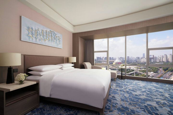 Room 18 of 48
