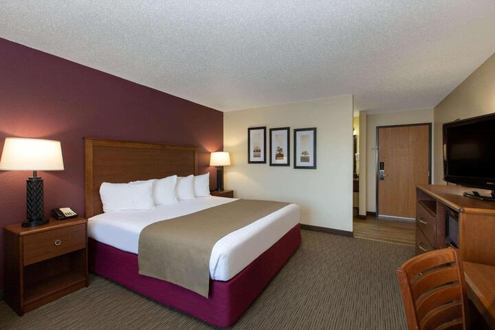 1 King Bed (6 of 16)
