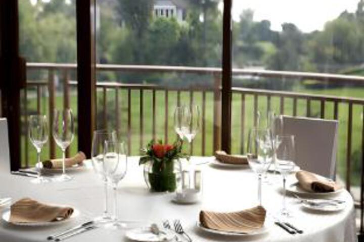 Dining 8 of 23