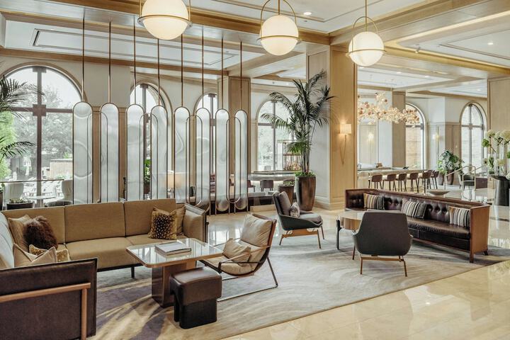 Lobby lounge