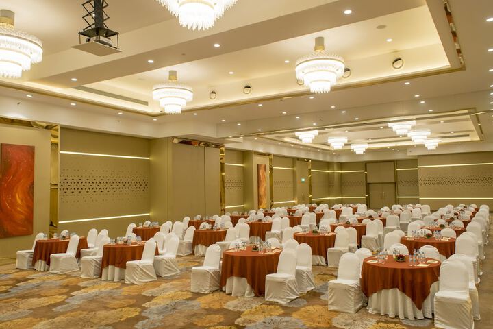 Ballroom/Hall 97 of 136