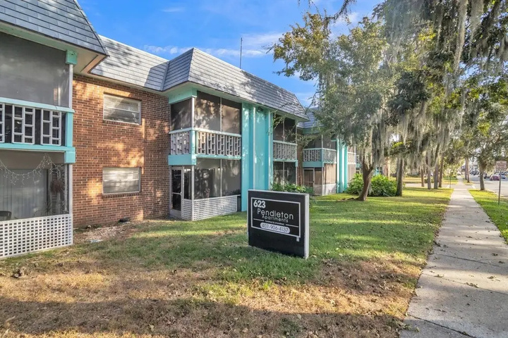 Exterior of Charming 1br Apt in Eustis! 1 Bedroom Apts by RedAwning