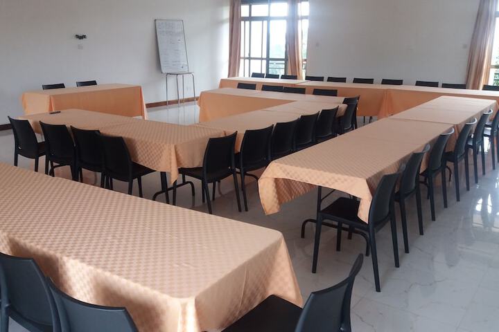 Business Center 28 of 29