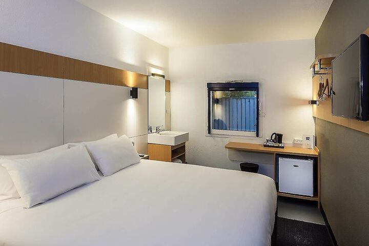 Room 11 of 22