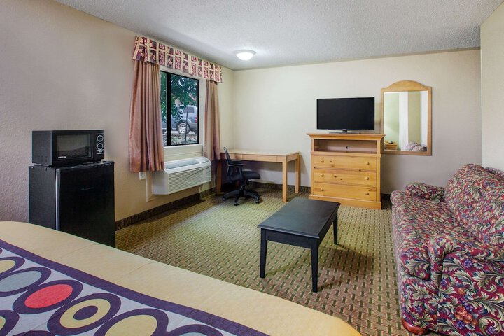 1 King Bed (1 of 10)