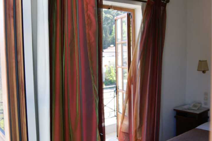 Room 10 of 42
