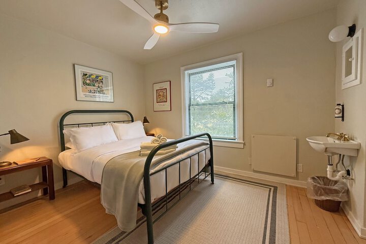 Room 33 of 62