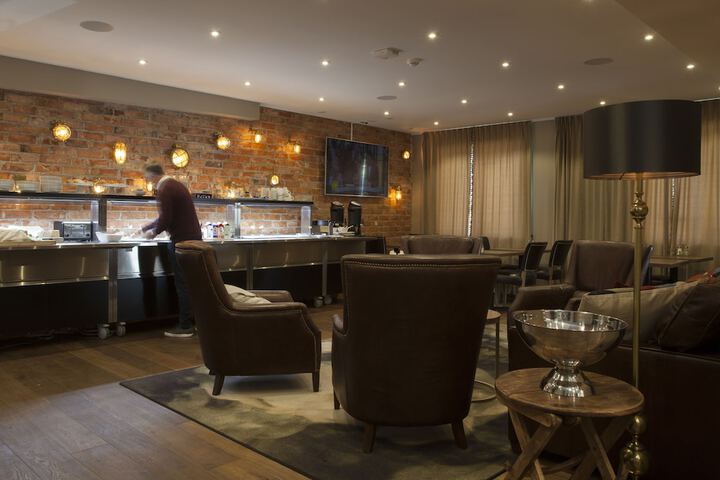 Entrance & Lobby