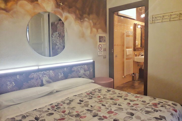 Room 10 of 27