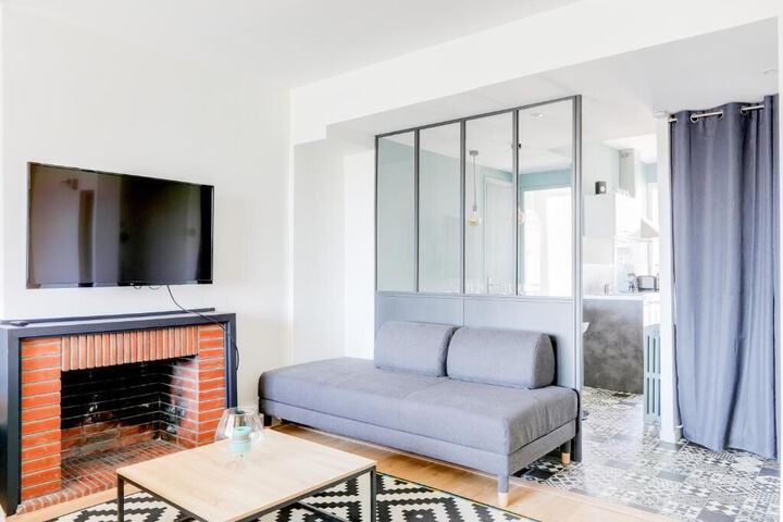 Lounge 5 of 17