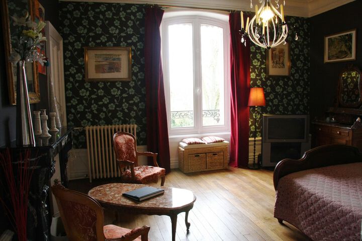Room 99 of 193