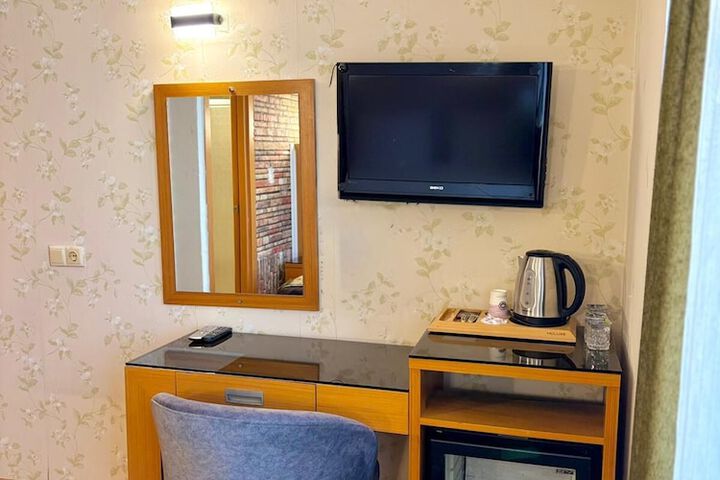 Room 8 of 26