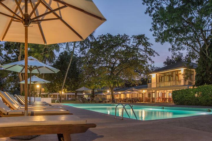 Exterior of The Lakeside Hotel at Nuwarawewa