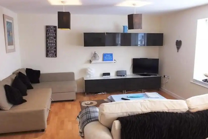 Room 4 of 12