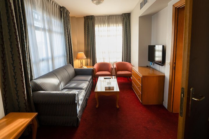 Room 15 of 38