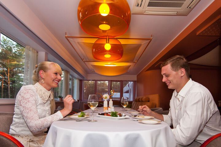 Dining 27 of 41