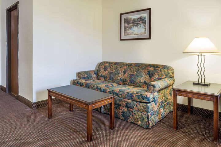 1 King Bed (6 of 7)