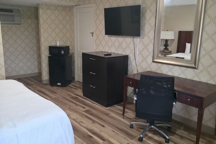 Room 4 of 19