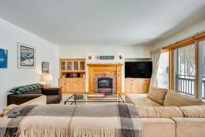 Exterior of Ski-In Resort Family Condo w / Deck at Jay Peak!