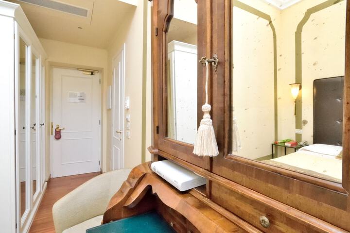 Room amenity