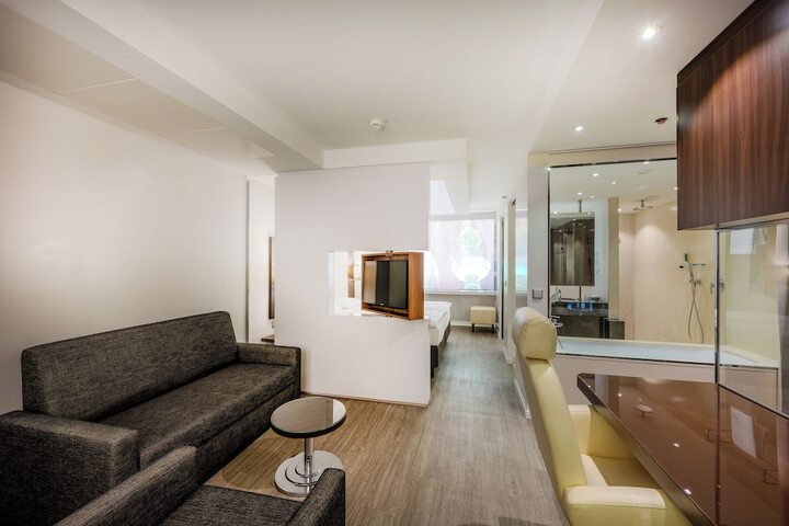 Room 40 of 157