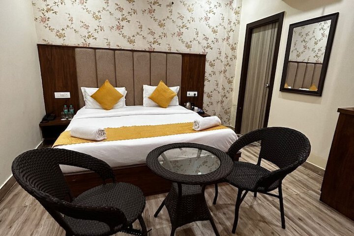 Room 13 of 25