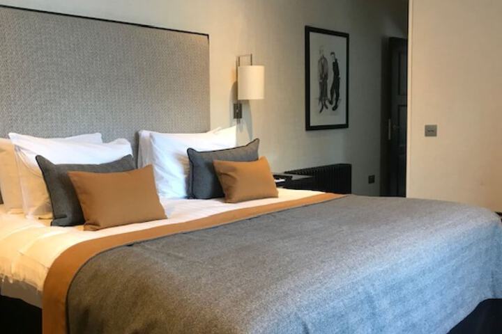 Room 15 of 90