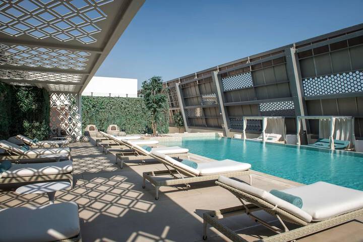 Pool 52 of 79