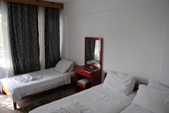 Room 4 of 13