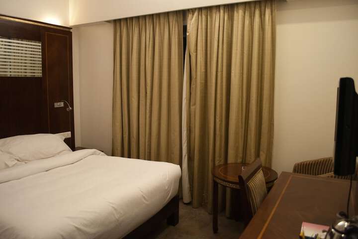 Room 5 of 35