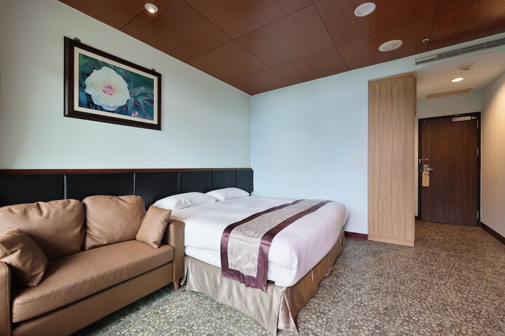Room 13 of 36
