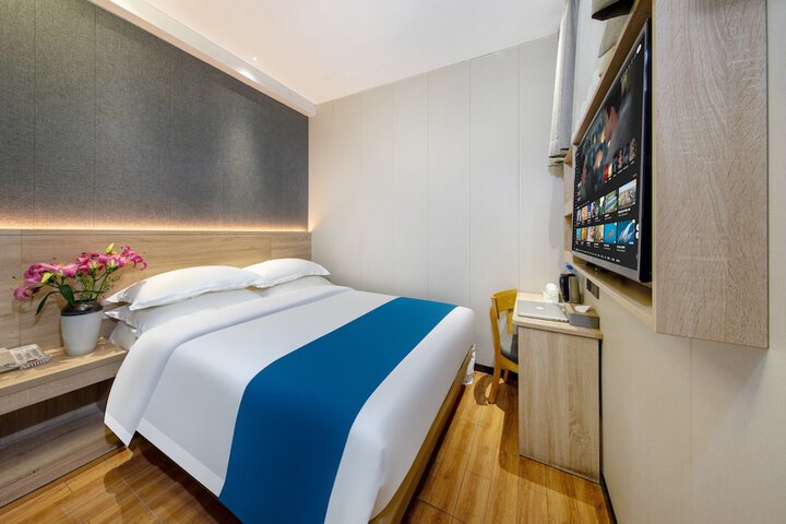 Room 9 of 41