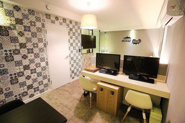 Room 33 of 40