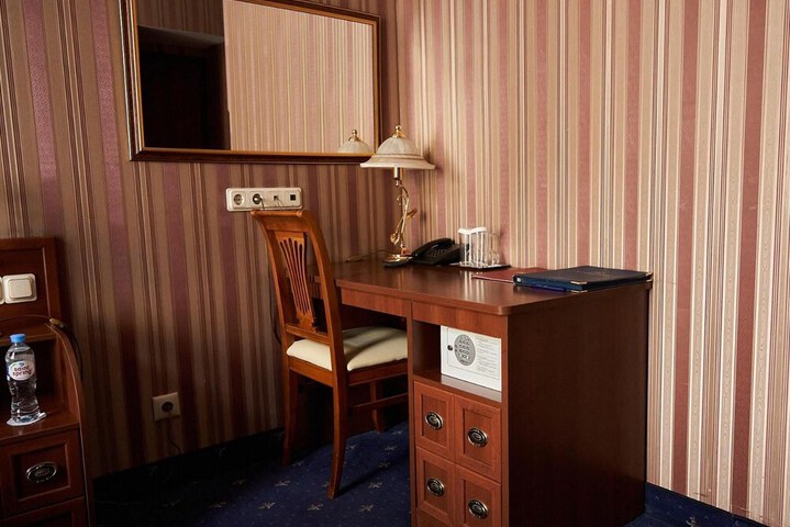 Room 15 of 50
