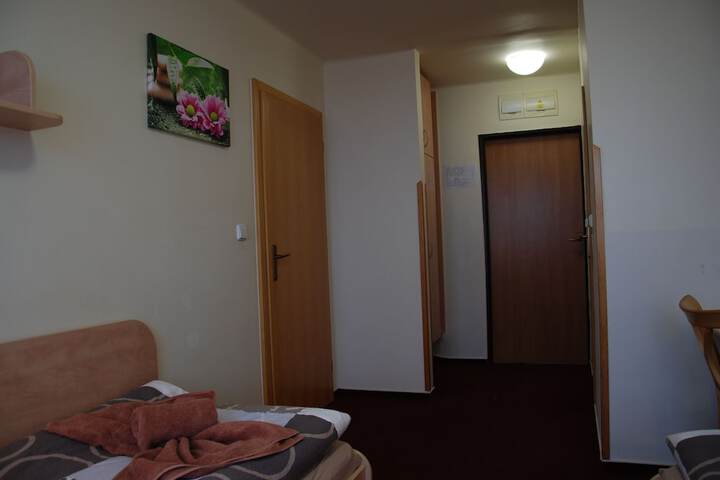 Room 5 of 33
