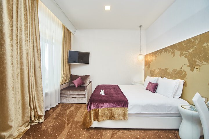 Room 32 of 105