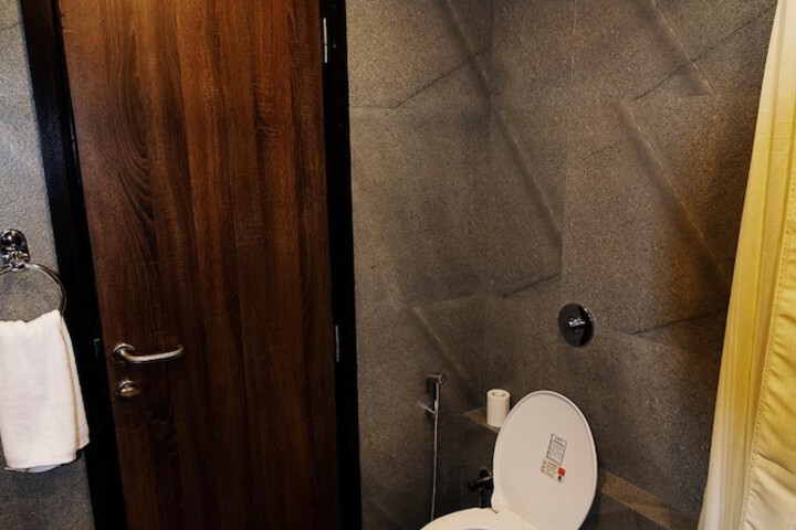 Room 16 of 30