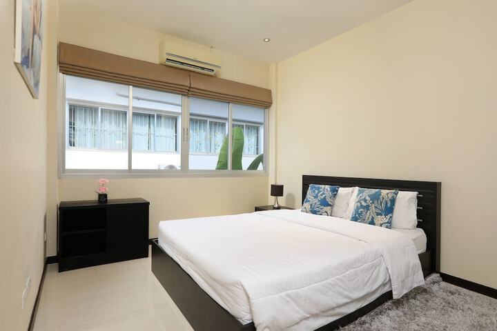 Room 6 of 17
