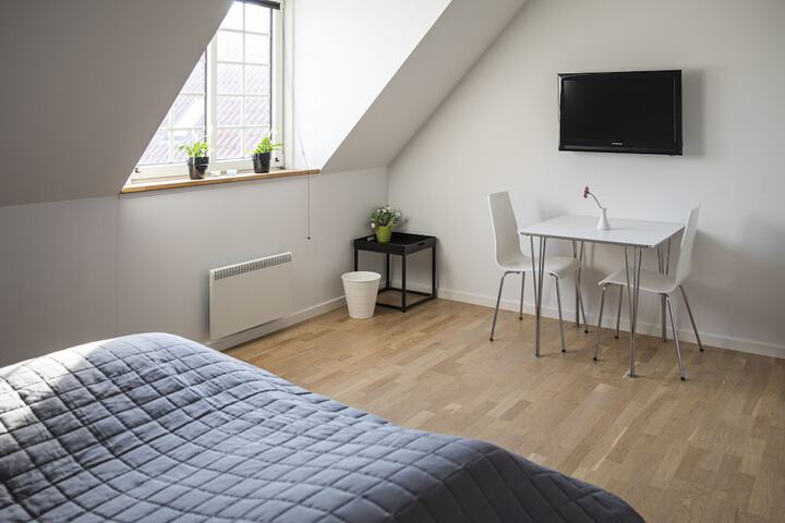 Room 3 of 20