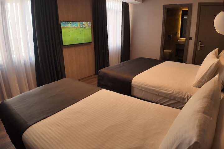 Room 32 of 64