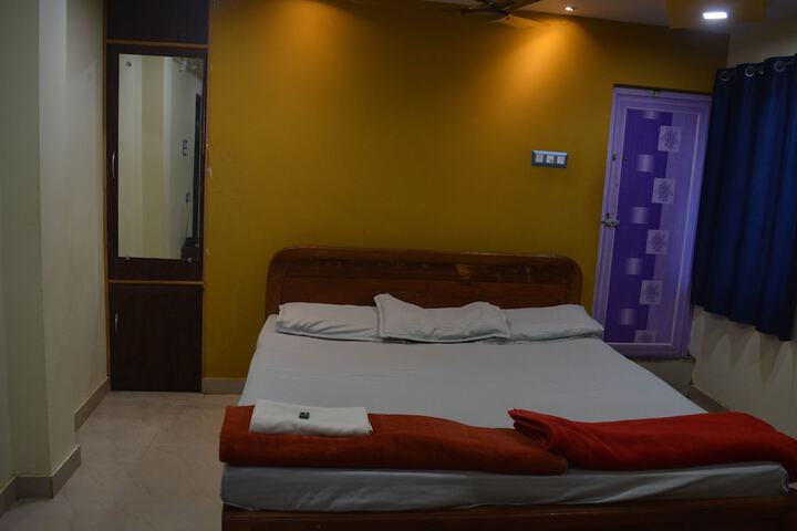 Room 51 of 94