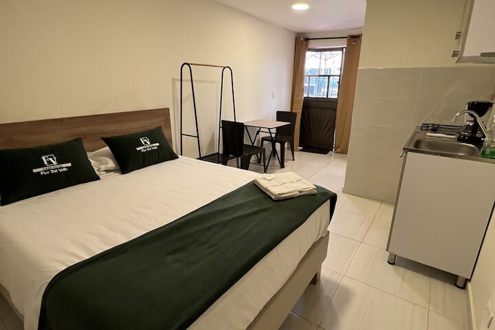 Room 6 of 10