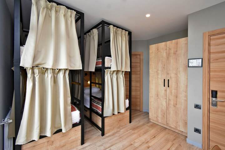 Room 17 of 61