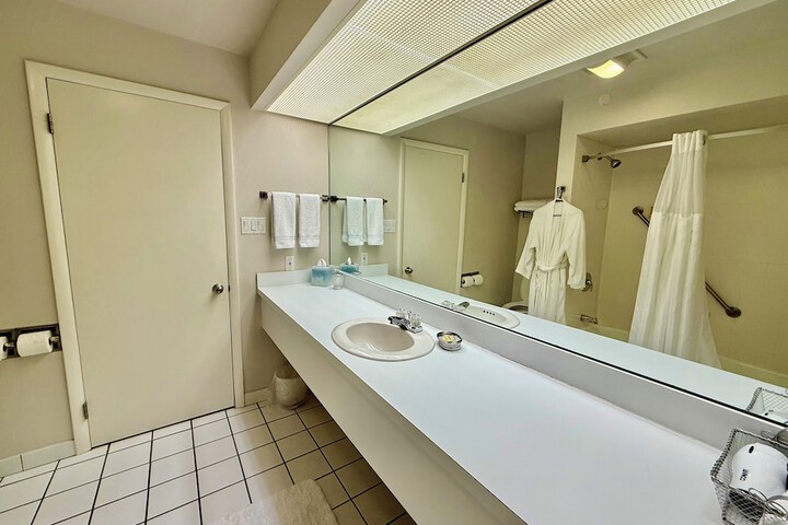Room 10 of 12