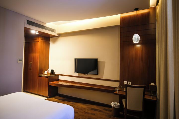 Room 27 of 37