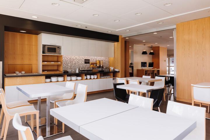 Breakfast/Coffee Service 29 of 40