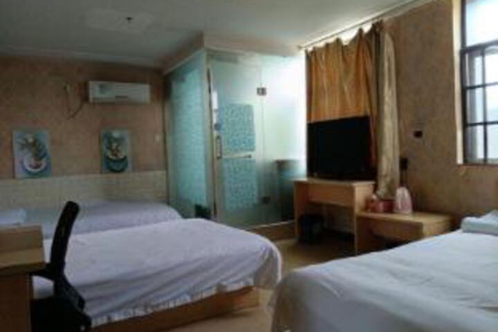 Room 6 of 6