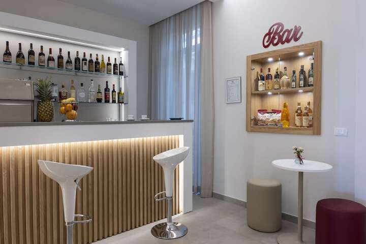 Lounge 52 of 69