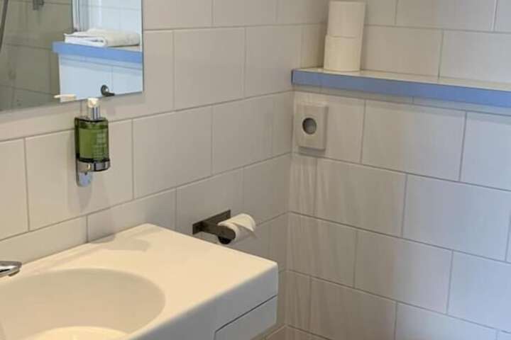 Room 42 of 74