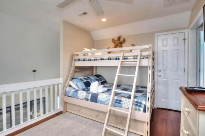 Room 6 of 16